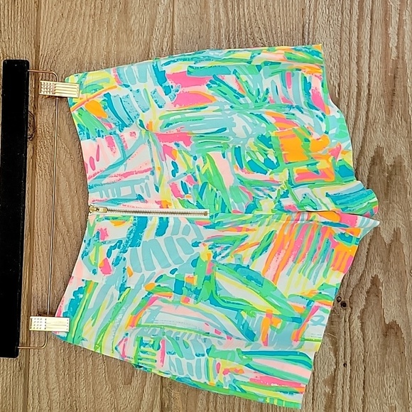 Lilly Pulitzer Suze 00 Colorful Patterned Shorts - Picture 4 of 6